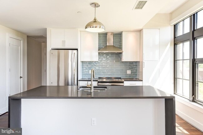 Building Photo - 901 H St NE Unit 643