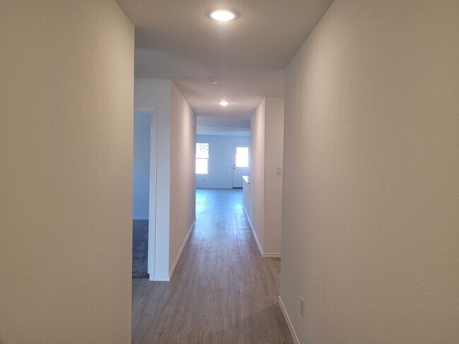 Photo - 2024 4-bed Home in Bulverde