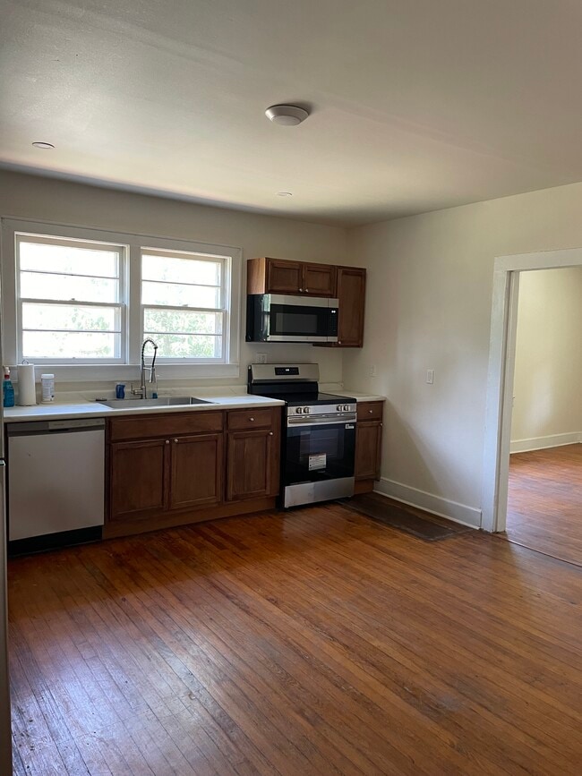 Photo - 298 Werts St