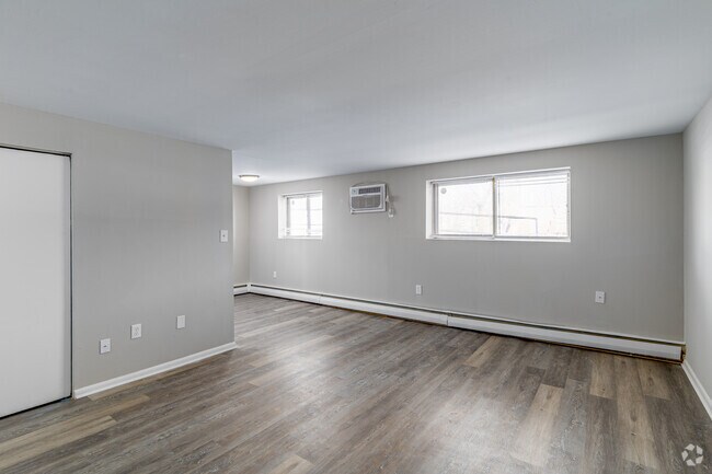 1 BR, 1 BA - 650SF - Living Room