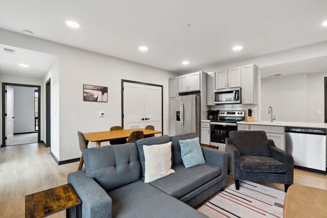 Building Photo - 423 E Michigan St Rental
