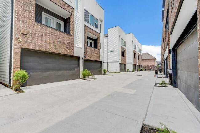 Photo - 5857 Dolores St