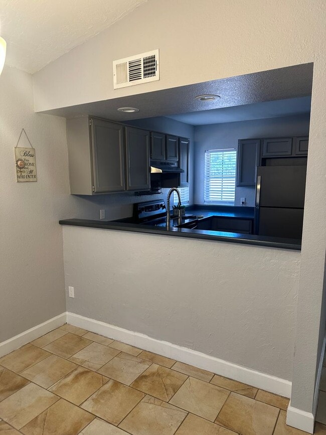 Photo - 1120 N Val Vista Dr