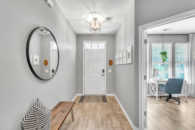 Photo - Stunning 4 Bed/2.5 Bath home in Creekside