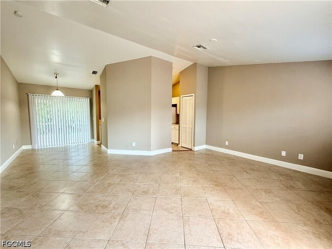 Photo - 714 Jack Ave S