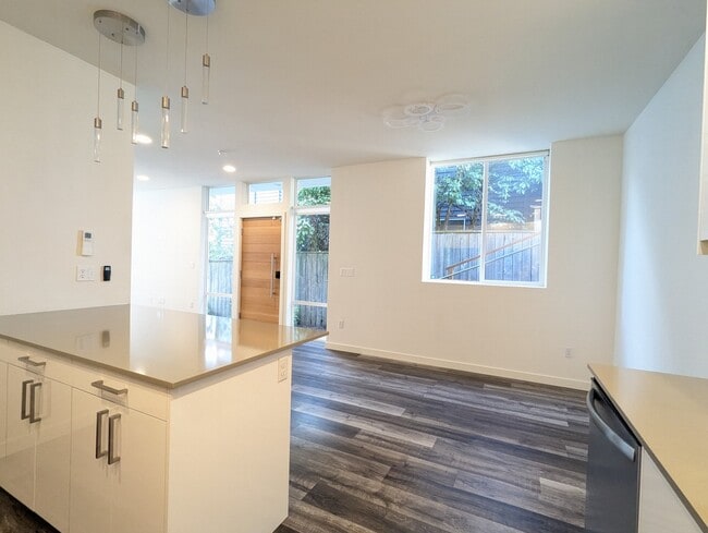 Photo - 33 W Etruria St