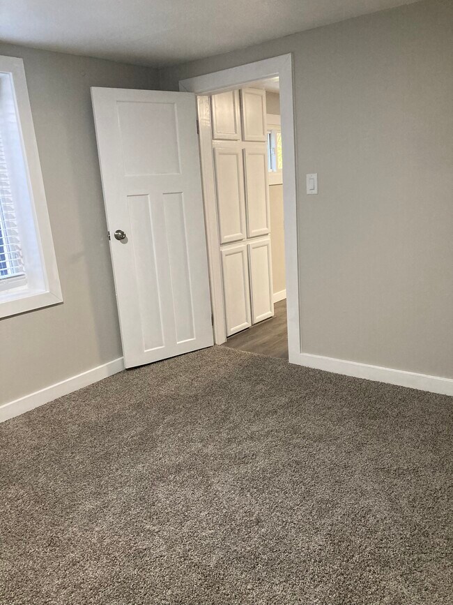 Photo - 611 W 17th St