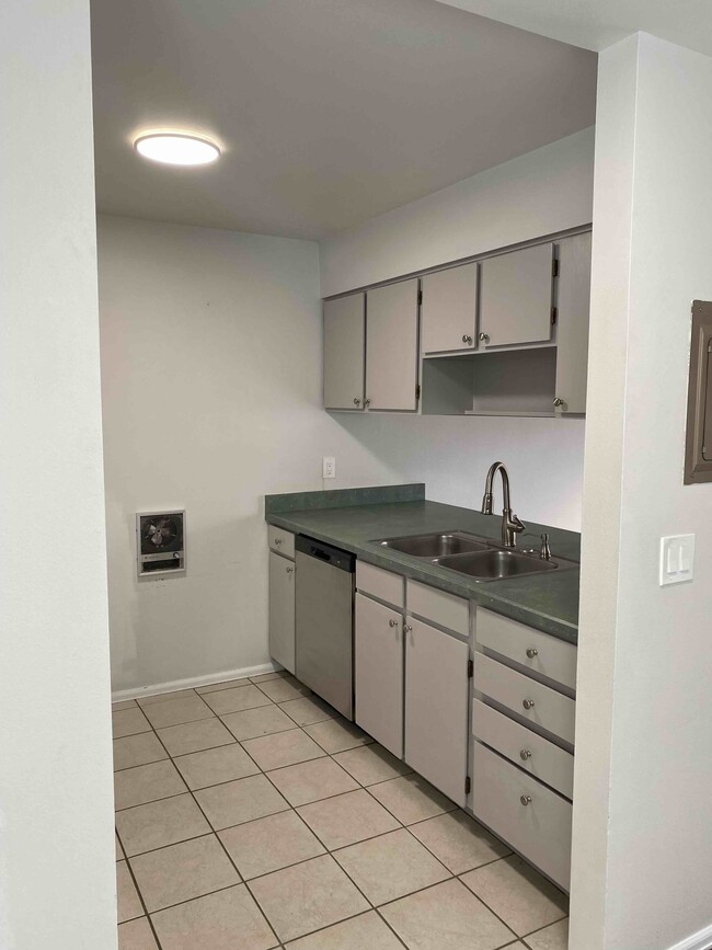 Photo - 2024 Goss St