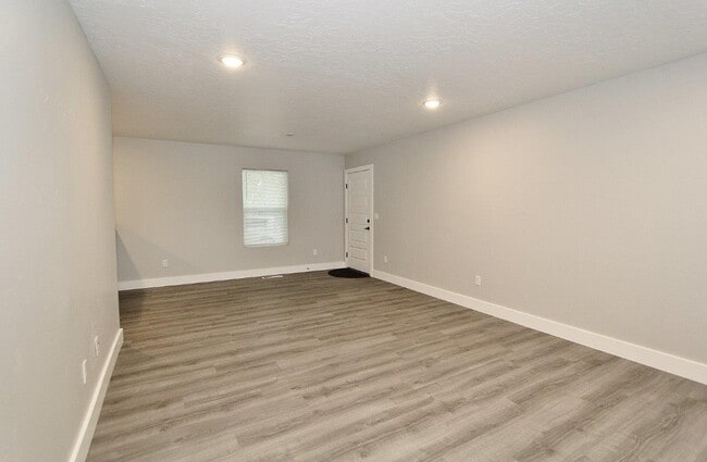 Photo - 402 Hazel Ave