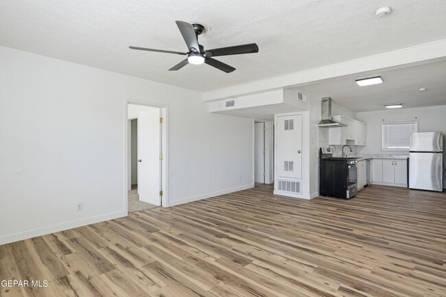 Photo - 8929 Robert Dr