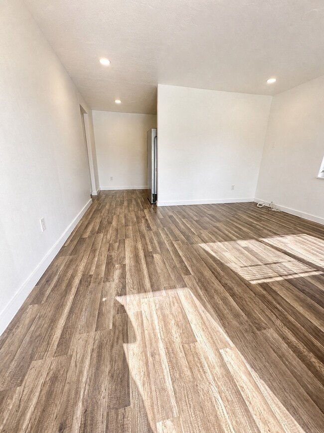 Building Photo - 465 Ali Baba Ave Unit 2