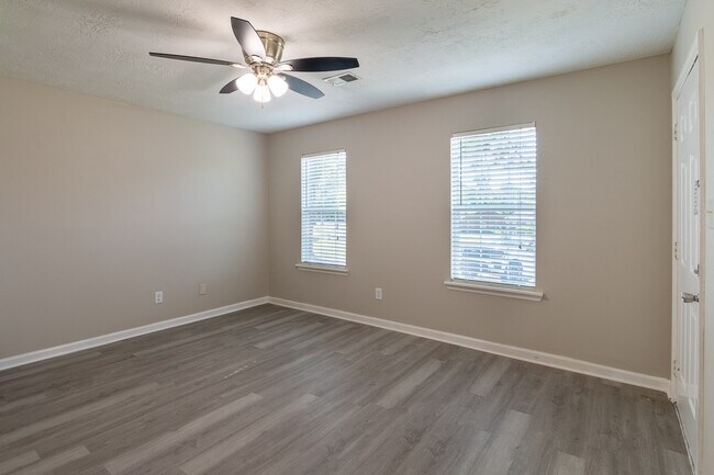 Photo - 406 Evans Mill Dr