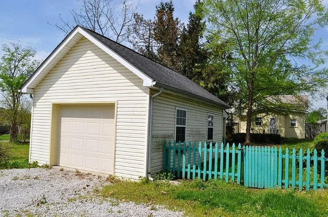 614 N Main St