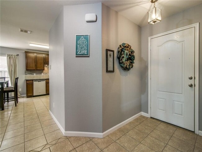 Photo - 2008 Abbey Rd