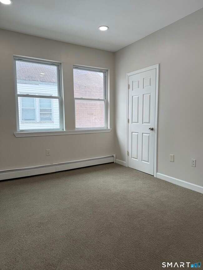 Photo - 162 Martin St