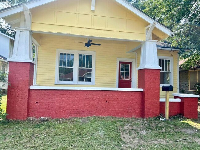 Photo - 415 Young St