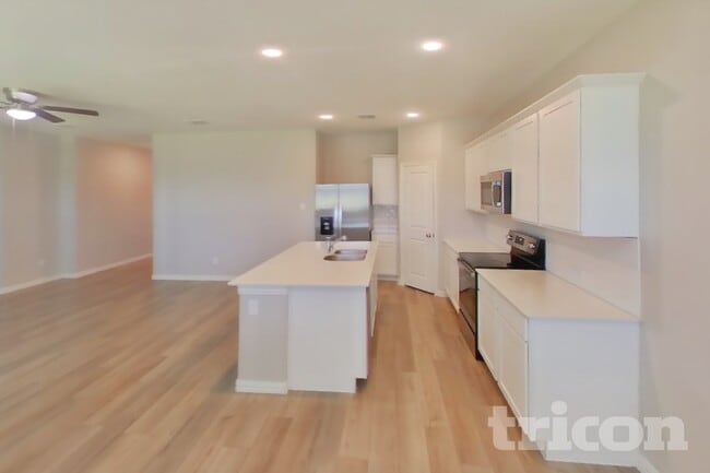 Photo - 235 Jenkinson Dr