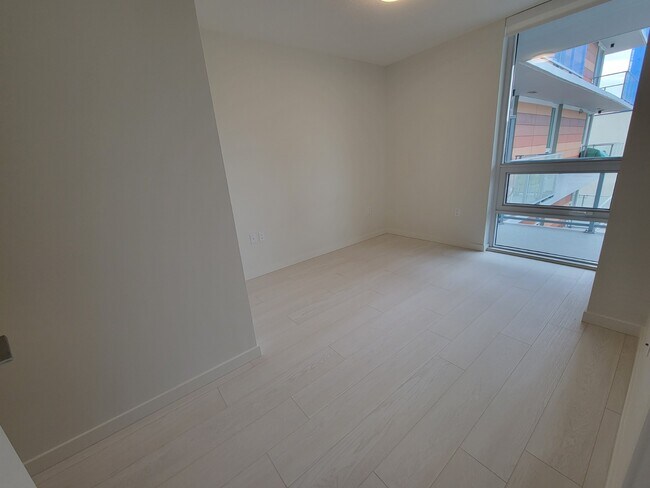 Photo - 180-180 E 2nd Ave