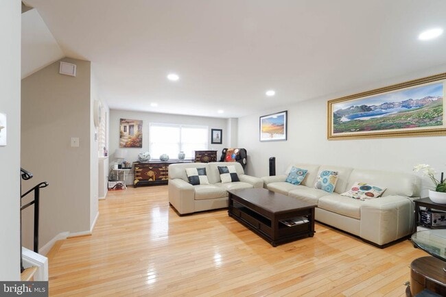 Photo - 4541 Ravensworth Rd