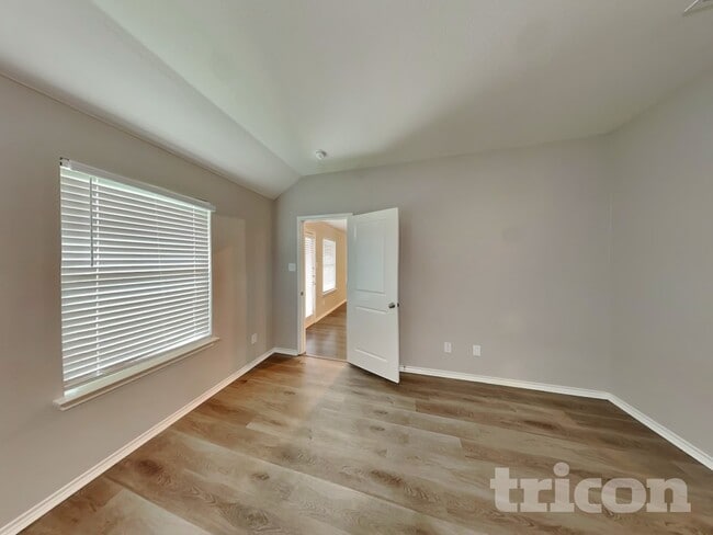 Photo - 636 Excelsior Dr