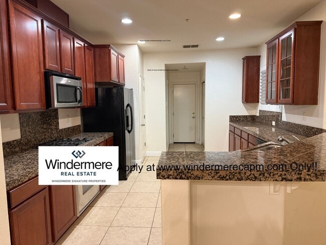 Building Photo - Hampton Village Beauty, A Very Desired Floor Plan! Unit 2315