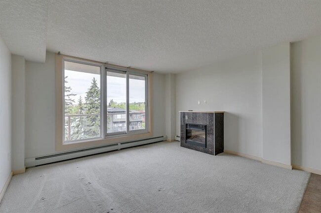 Photo - 429-429 14 St NW