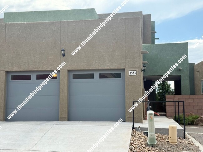 Beautiful 4 bedroom home near KAFB - Beautiful 4 bedroom home near KAFB