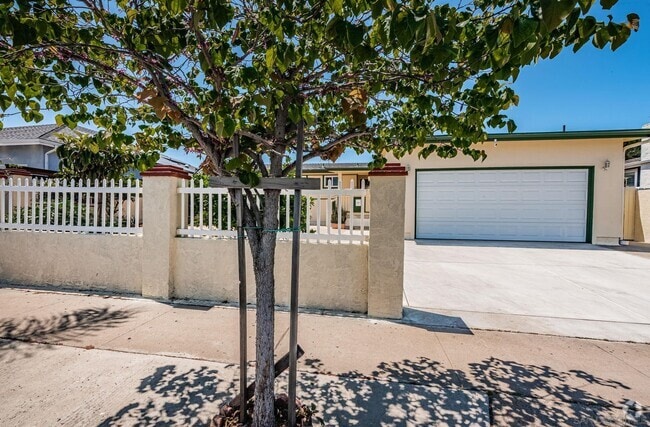 Building Photo - 7467 Bagdad St Rental