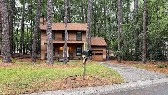 Building Photo - 8336 Trail View Dr