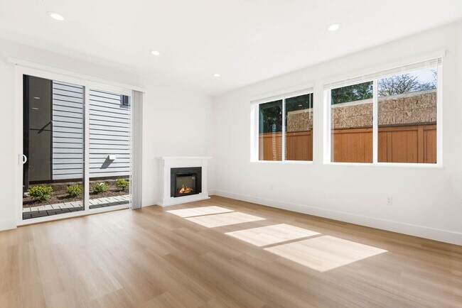 Photo - 108 6th St South