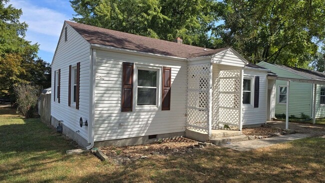 Building Photo - 402 S Dysart Ave