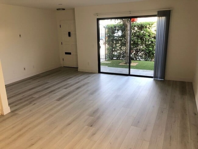 Photo - 408 N Venice Blvd Unit A