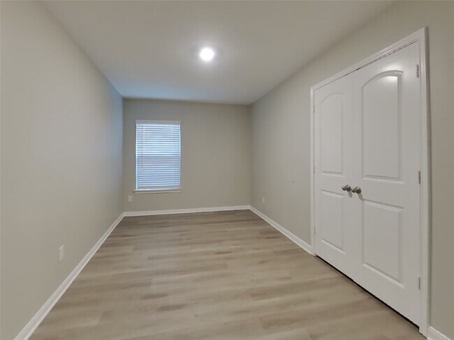 Photo - 23048 Shakespeare Dr