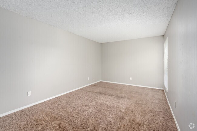 2BR, 1BA - 1,000SF - Primary Bedroom