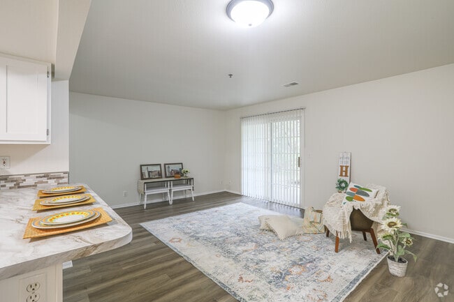 3 BR, 2 BA - 1100 SF