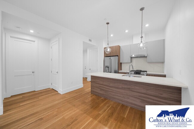 Building Photo - 218 Old Colony Ave Unit 304