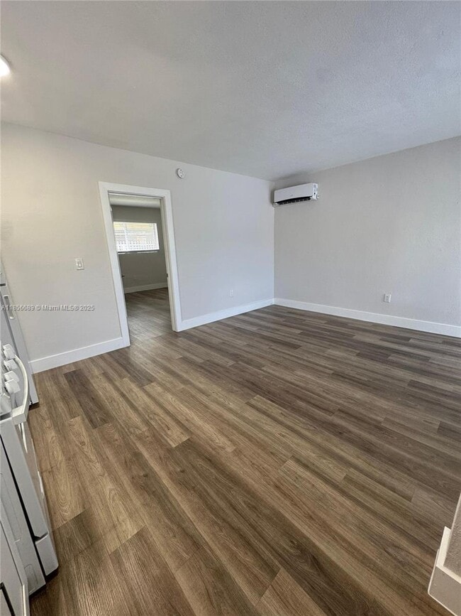 Photo - 25 W 6th St Unit 2