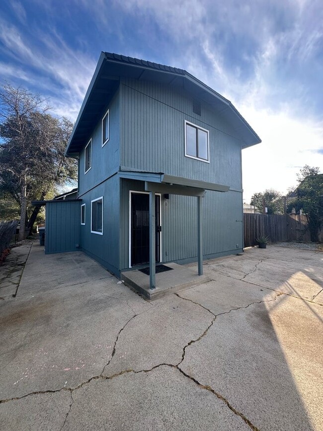 Building Photo - 1456 Magnolia Ave Unit B