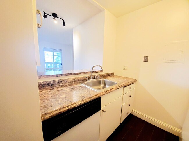 Photo - Top floor studio with large patio & greenb... Unit H