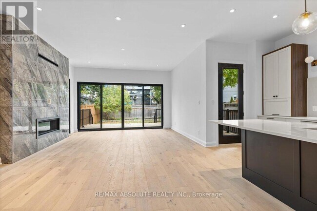 Photo - 515 Roosevelt Ave