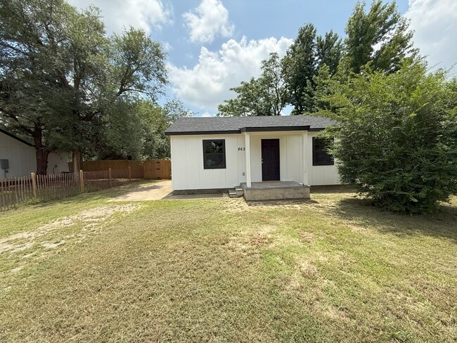 Building Photo - 8624 NE 17th St Rental