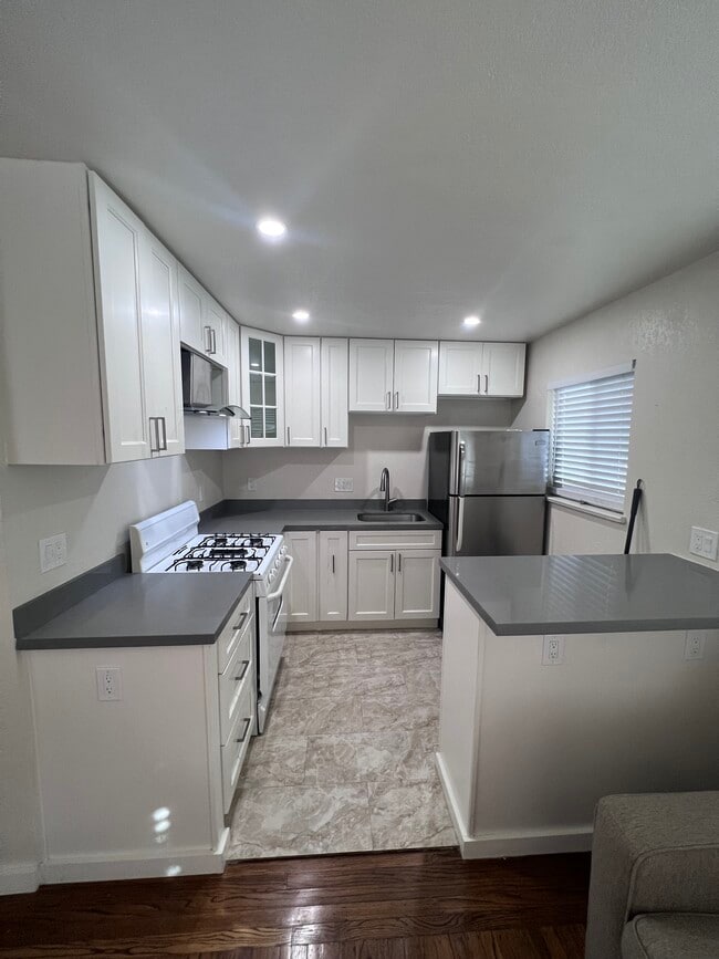 Photo - 3801 Nevin Ave Unidad 3801