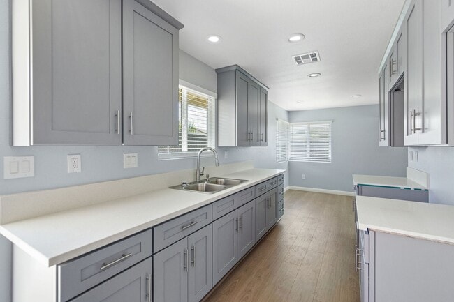 FULLY UPDATED 2 Bedroom/ 2 bathroom condo ... - FULLY UPDATED 2 Bedroom/ 2 bathroom condo ...