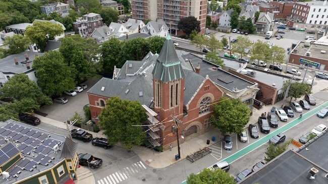 Building Photo - 25 Bow St Unit 1