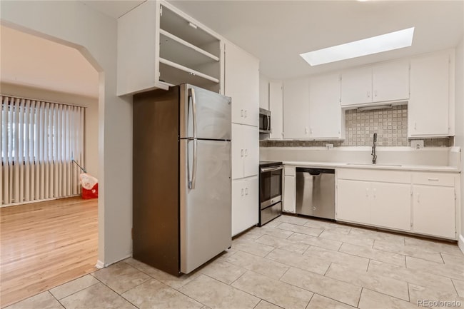 Photo - 6470 Olive St