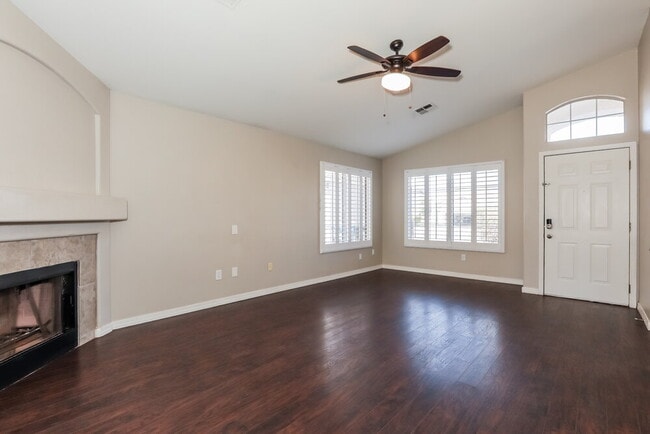 Photo - 867 E Morelos St