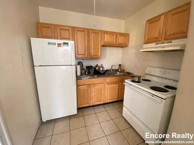 Photo - 208 Kelton St