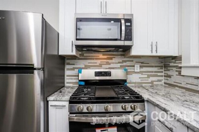 Photo - 678 Moreland Ave NE