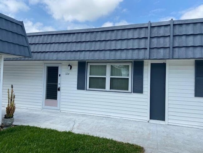 Building Photo - 205 Andover Pl N Rental