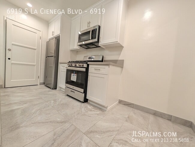 Building Photo - 6919 S La Cienega Blvd Unit 6919